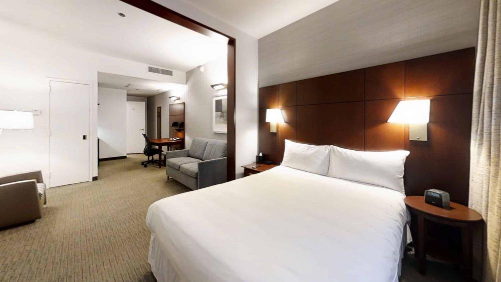 Superior Queen Room interior